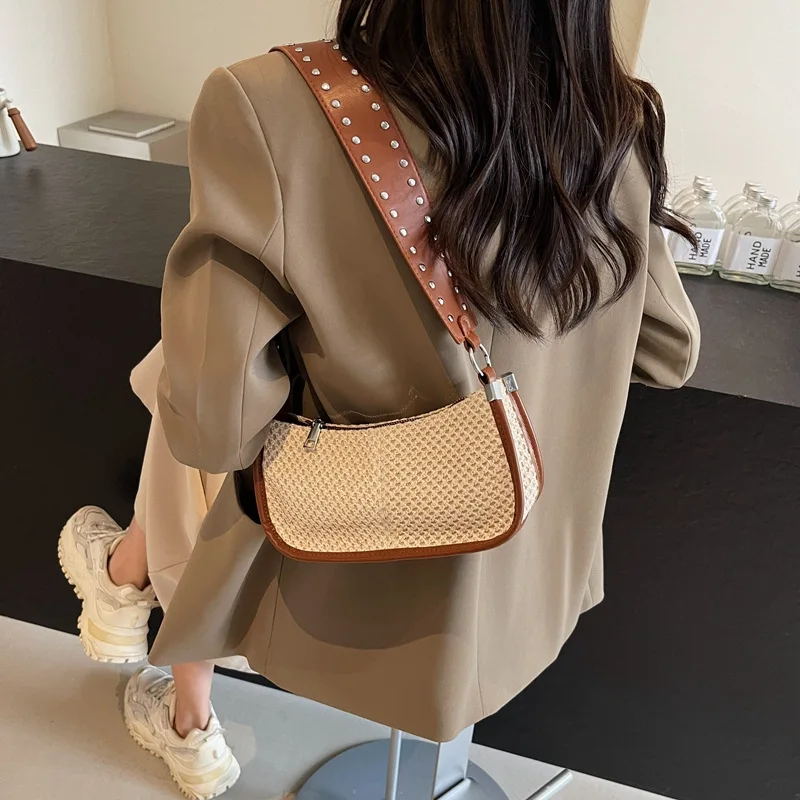 

2025 Fashion Patchwork Woven Straw Underarm Bag Rivet Handbags Women Designer Holiday Travel Shoulder Bag With Adjustable Strap