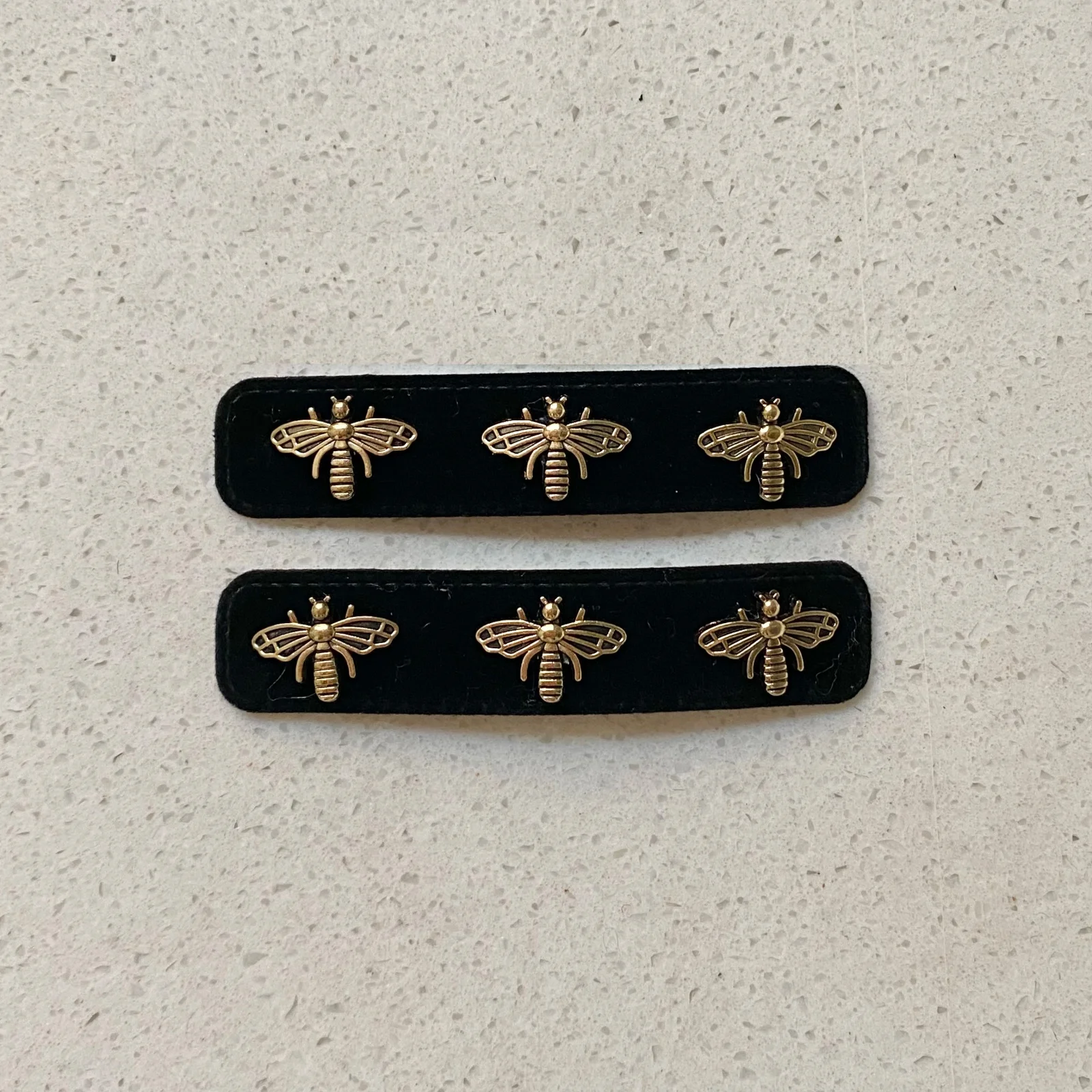 2 Stück rote und schwarze Samt-Haarspangen, goldene Bienenverzierungen, eleganter Haarschmuck für Damen im Retro-Stil, stilvolle Alltagskleidung – Detail 8
