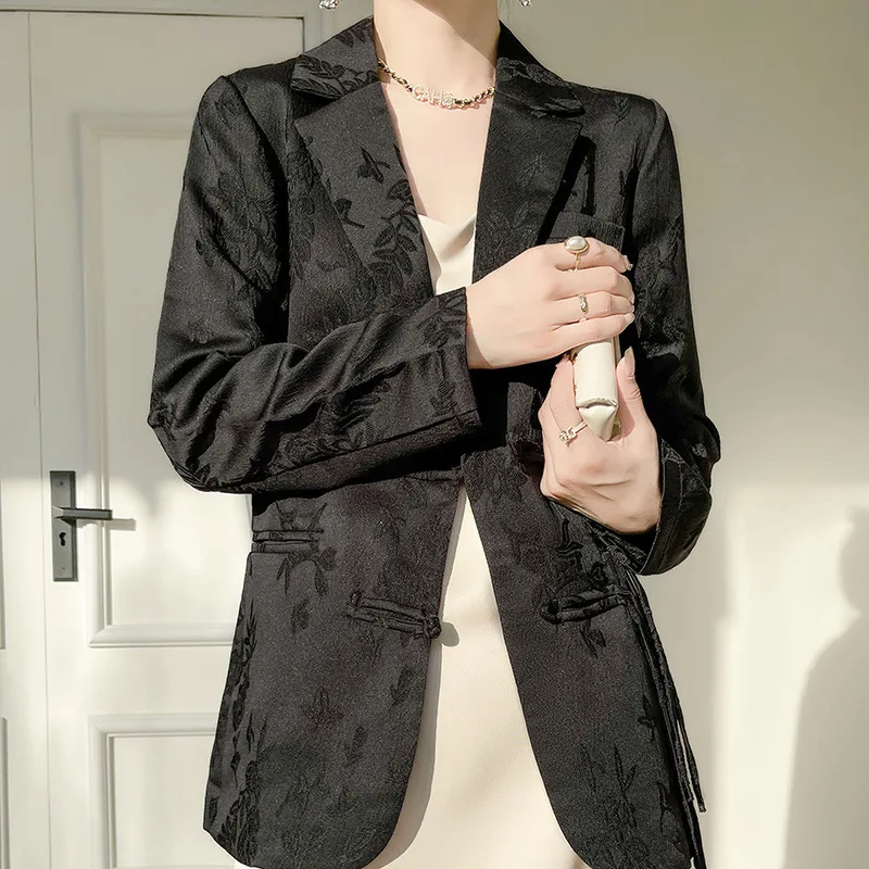 

Новый женский костюм 2024 года в китайском стиле: приталенный пиджак с цветочной вышивкой, улучшенный национальный стиль, длинный рукав, материал — ацетат