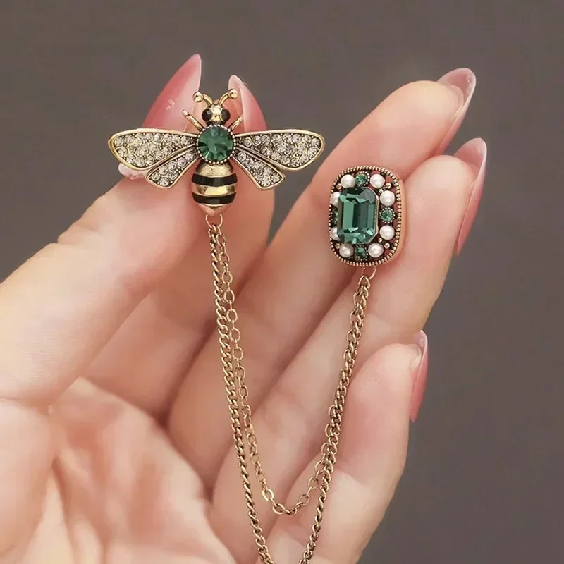 Exquisite Cute Rhinestone Bee Brooch Women Fashion Business Casual Cardigan Jacket Corsage Clothing Accessories Ladies Gift