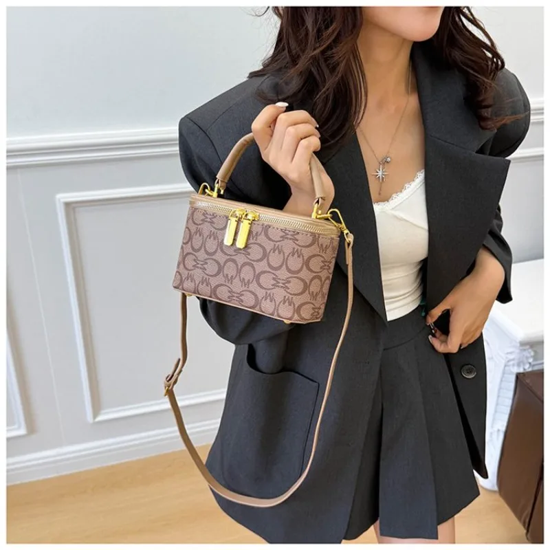 

Женская сумка-бокс, ретро-стиль, премиум-класс, легкий люкс, с принтованным дизайном, универсальная сумка для ношения в руке/на плече, идеально подходит для ежедневных поездок на работу.