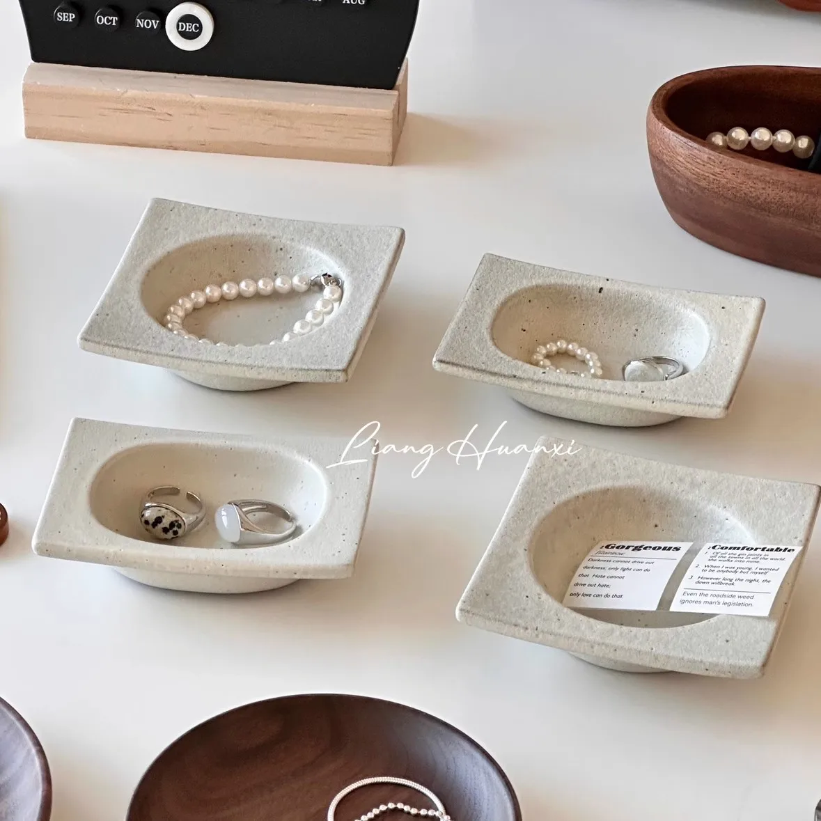 

Mini Ornament Quadrate Tray Ceramic Material Jewelry Storage Modern Simple Style Bracelet Display Panel ART Photographic Prop