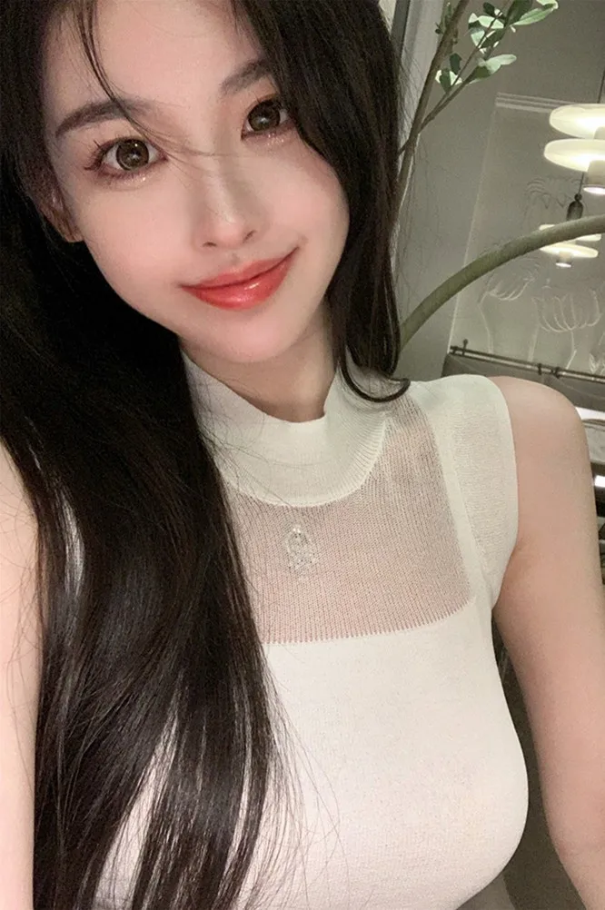 Chu Sexy Dangerous Ice Silk Top Women's Sleeveless Tight Fit Summer Pure Desire round Neck Knitted T-Shirt Korean Style