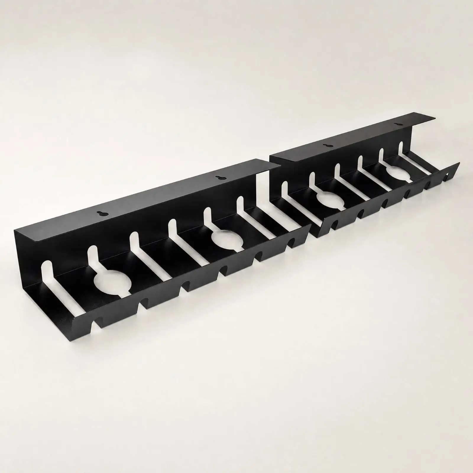 Plateau de gestion des câbles pour installation sous le bureau, organisateur en fil d’acier avec trous de passage, idéal pour les bureaux d’ordinateur et les bureaux à domicile.