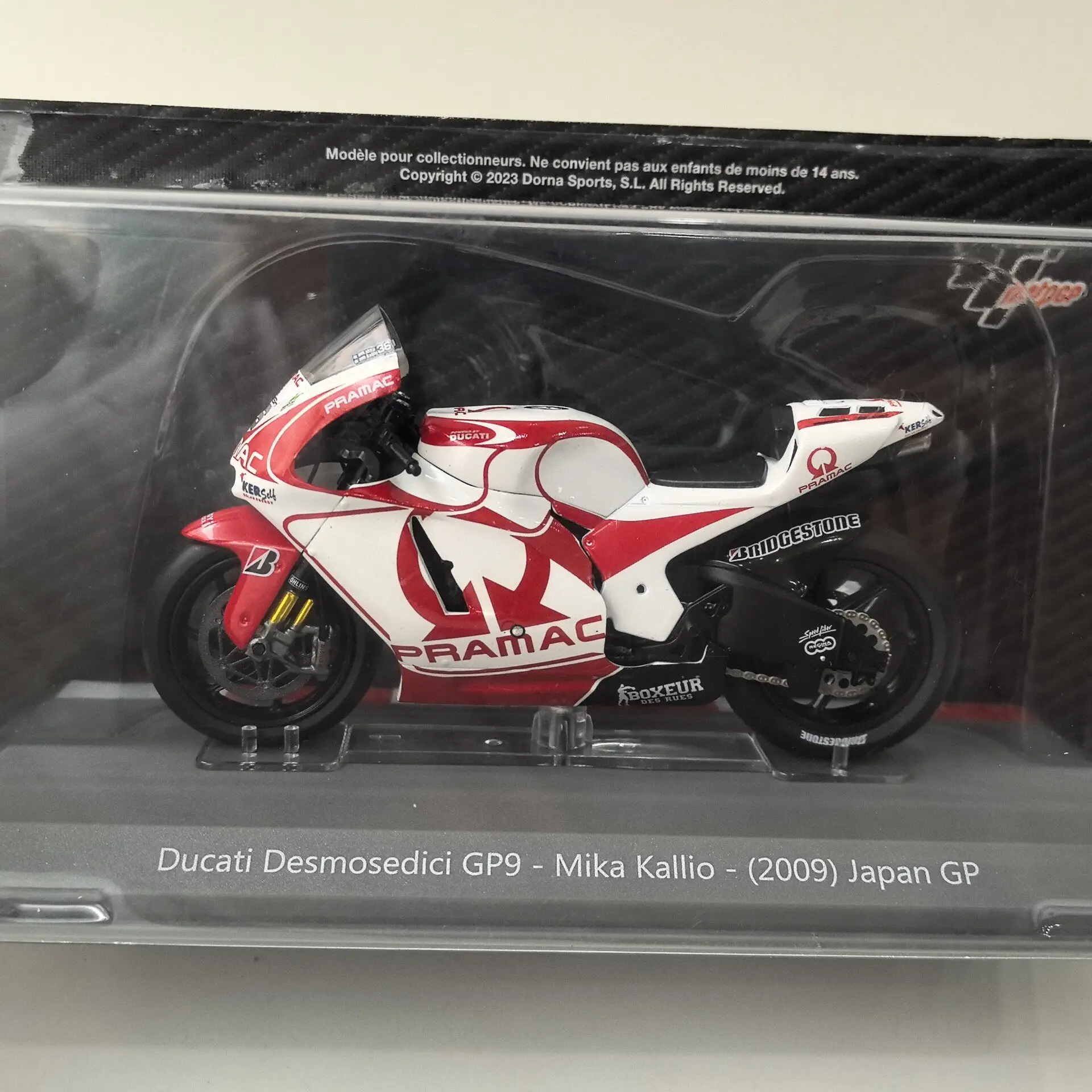 Diecast IXO 1/18 Scale GP9 2009 #36 J5 Alloy Car Model