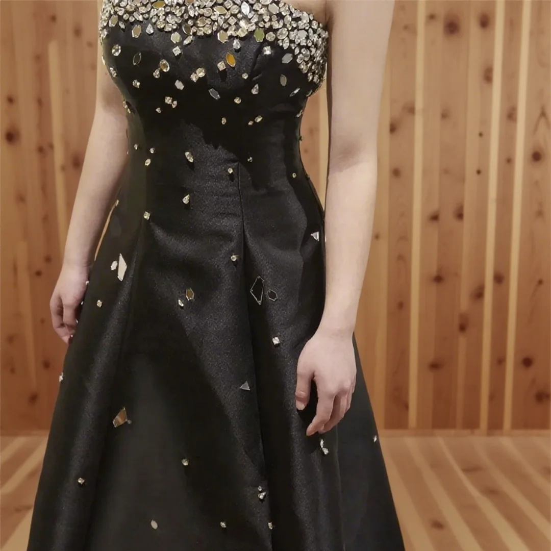 Elegant หรูหราสีดําผ้าไหมลูกปัดชุดราตรีผู้หญิง Strapless A-Line งานแต่งงานอย่างเป็นทางการชุดวันเกิดพรหม Gowns ที่กําหนดเอง
