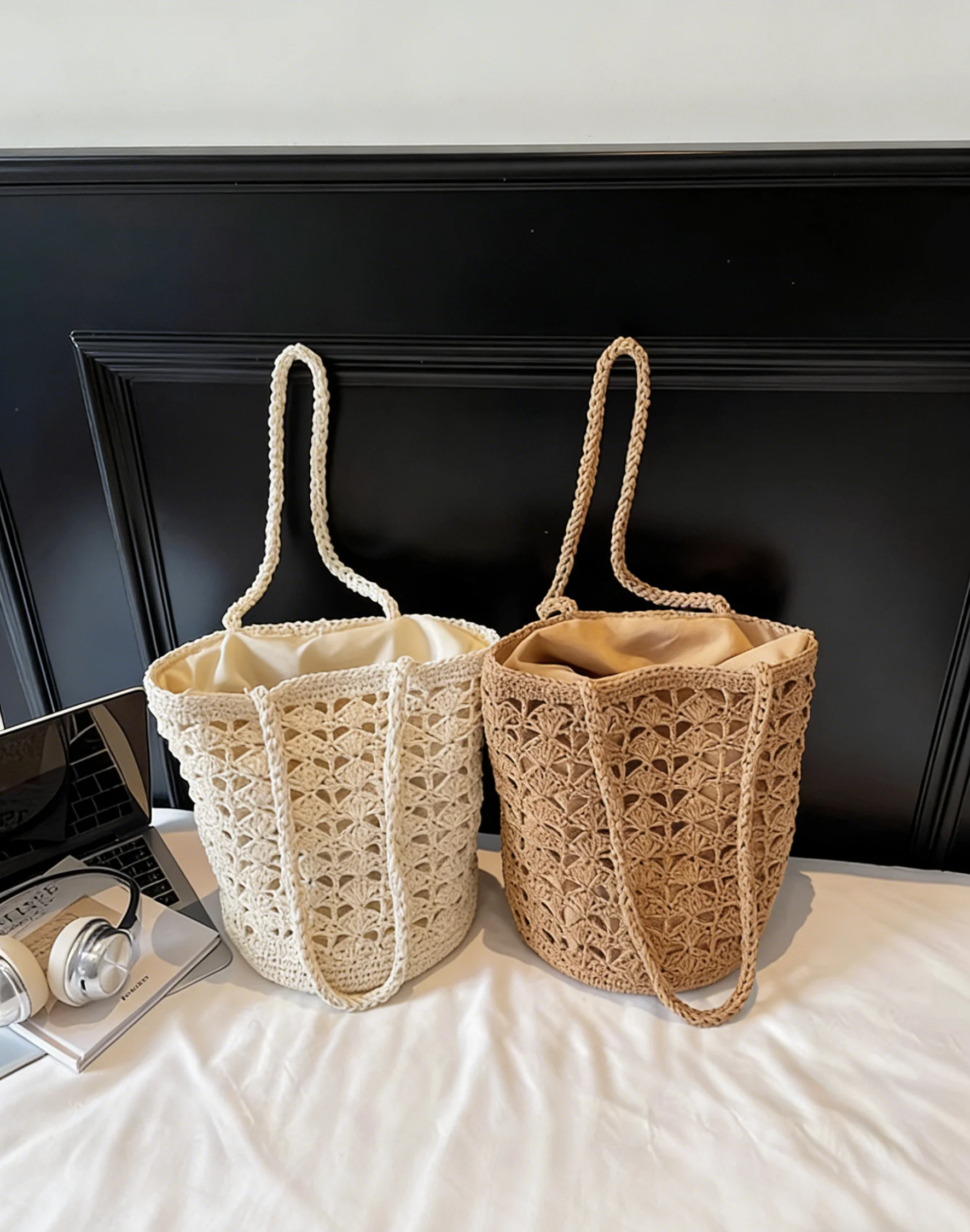 

Women's Handmade Crochet Bucket Bag Hollow Woven Shoulder Bag Casual Beach Tote Bag for Summer with Lining
