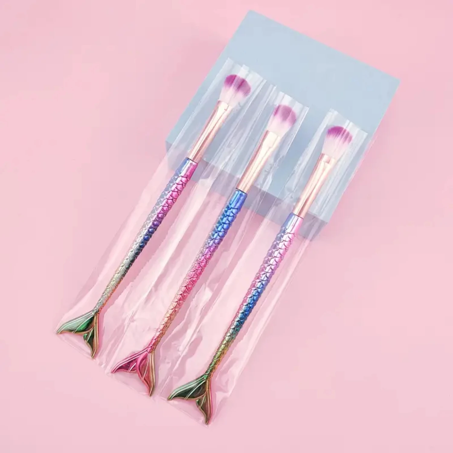 다채로운 인어 피쉬테일 메이크업 브러쉬 - 뷰티 메이크업을 위한 전문 아이섀도 브러쉬