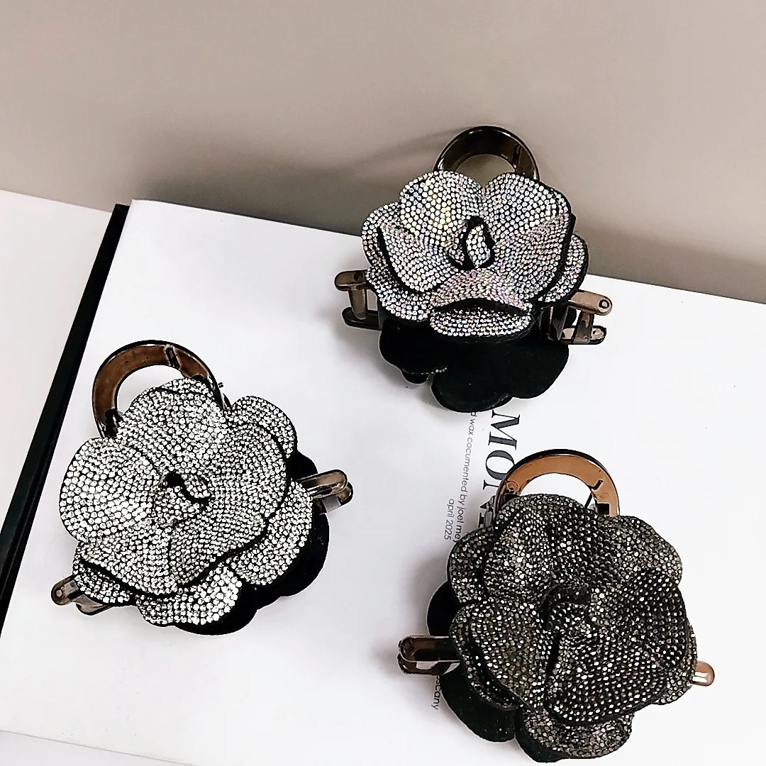 

2025 Korean Luxury Rhinestone Flower Hair Claw Clip Elegant Hair Accessories for Women Chic Claw Hairpin