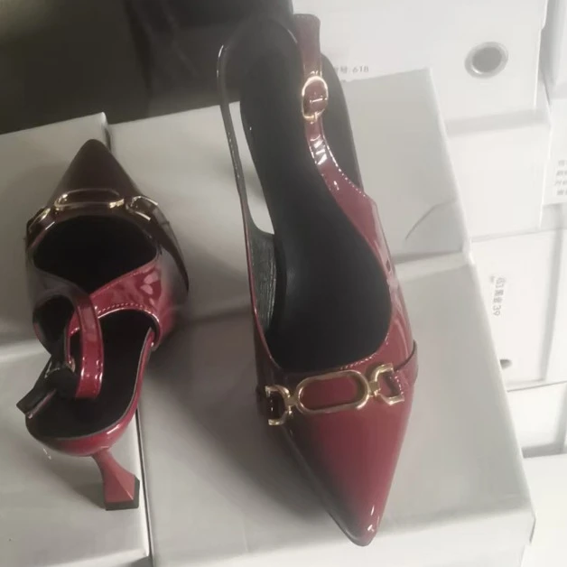 

2025 черные туфли-лодочки, элегантные женские туфли на высоком каблуке из металлизированной кожи с острым носком, летняя женская обувь с открытой пяткой, модные Sandalias De Mujer