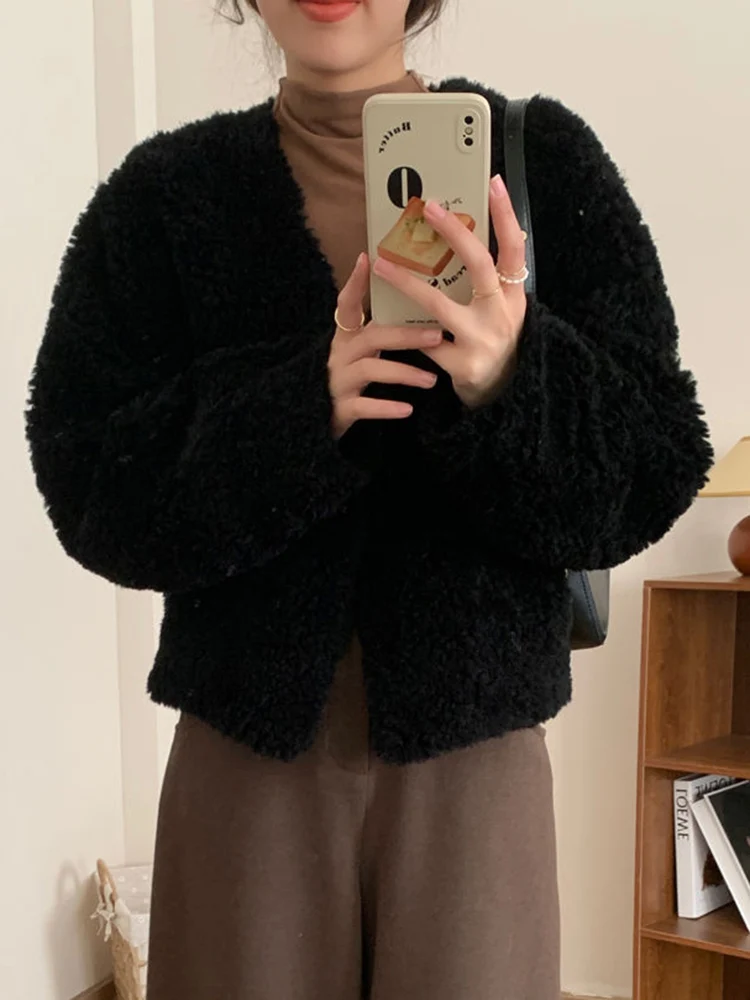 الشتاء خمر المرأة فو لامب معطف دافئ لينة طويلة الأكمام الخامس الرقبة الحلو سترة الرجعية بسيطة الصلبة الكورية الإناث Preppy نمط القمم