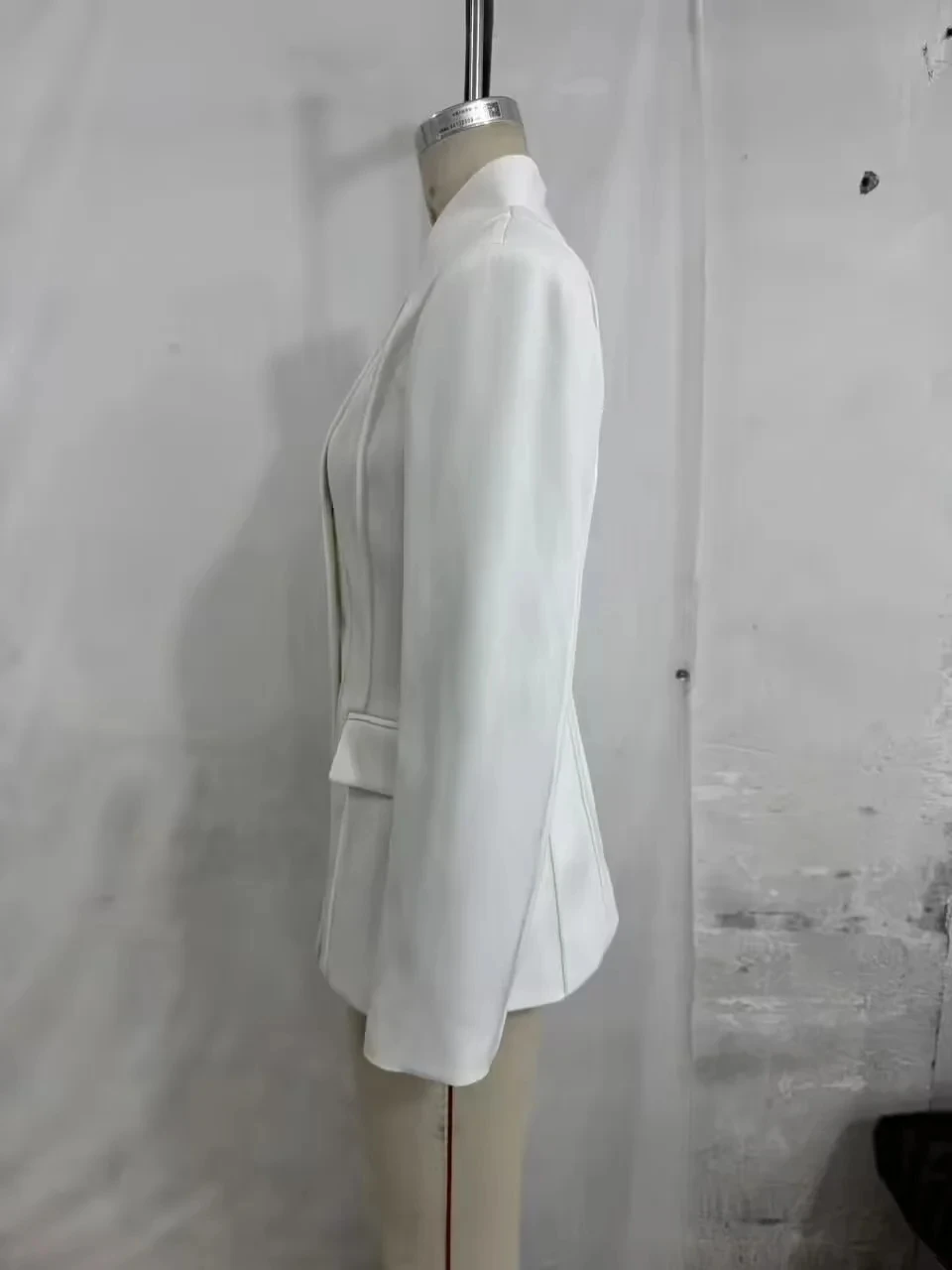 KONDALA Vintage Chic Büro-Damen-Blazer mit V-Ausschnitt, versteckter Knopfleiste und Taschen, schmal geschnitten, modischer Frühling/Sommer 2026 Freizeit-Blazer – Detail 8