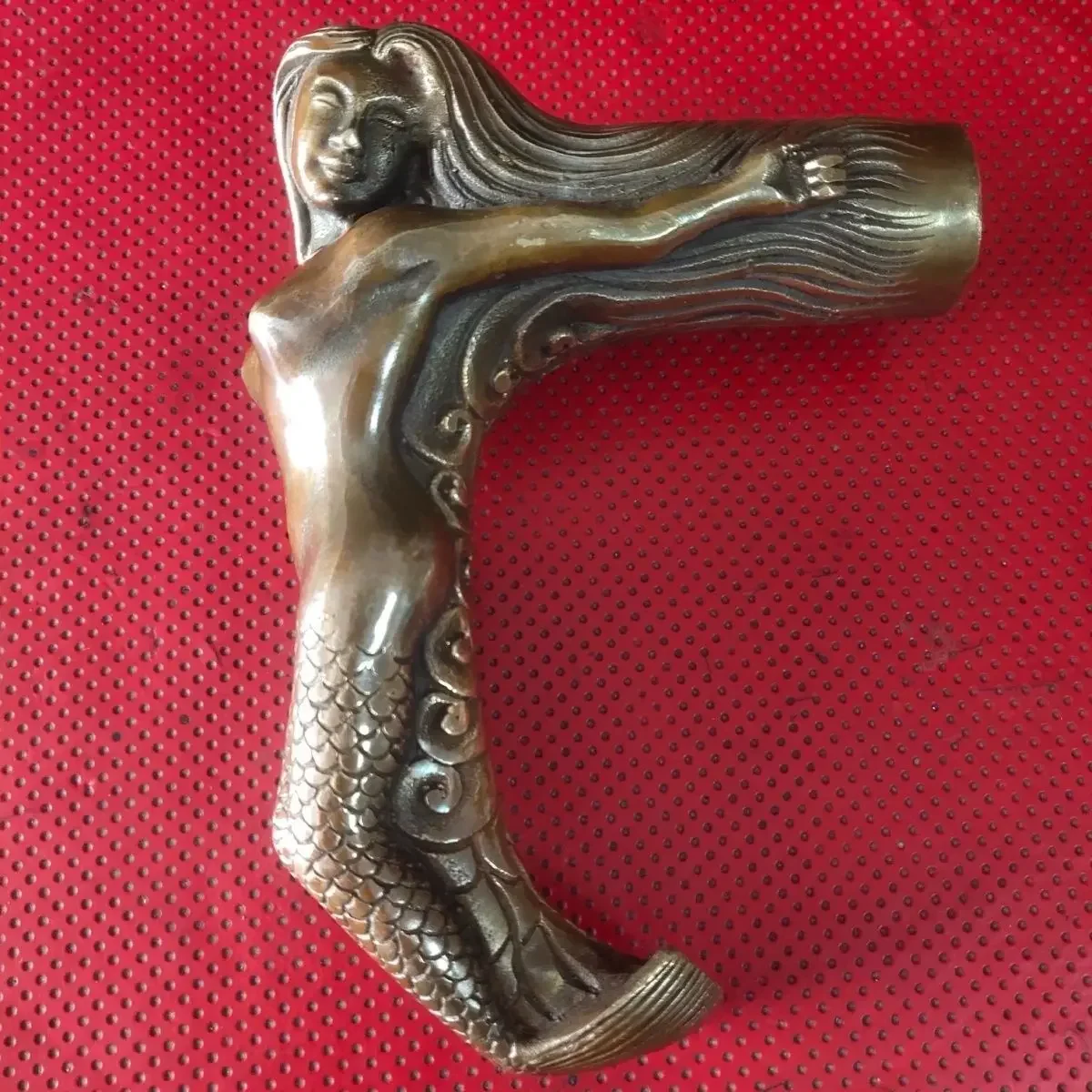 The pure copper mermaid cane head is finely crafted and measures Statues & Sculptures 15X10X3CM