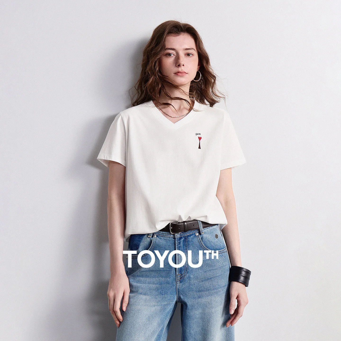 TOYOUTH Women T-shirt 2026 Summer New Antibacterial Pure Cotton V-neck Slightly Loose Abstract Heart Embroidered Top