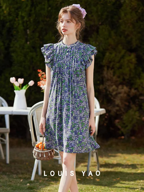 Vestido floral de manga voladora y doble capa