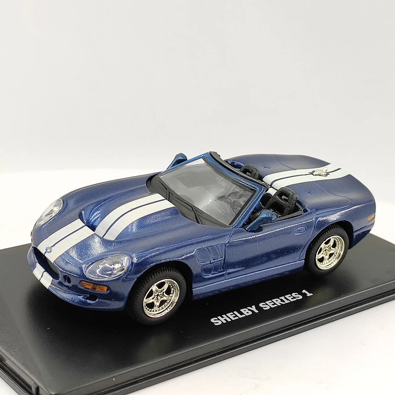 MAXI CAR Escala 1:43 SHELBY SERTES 1 Modelo de carro de liga conversível azul
