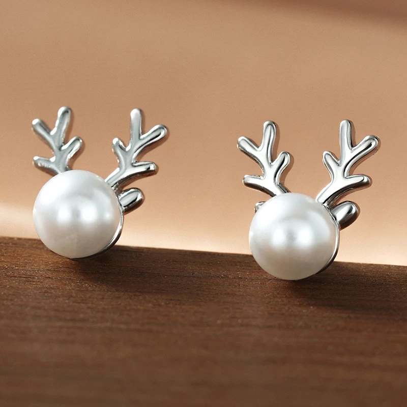 Huitan Niedliche Ohrstecker mit Hirschgeweih für Damen, elegante Imitationsperlen, Weihnachtsaccessoires, modischer Festival-Party-Weihnachtsschmuck