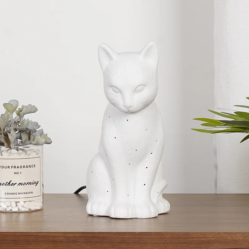 Modern Minimalist Creative Translucent Ceramic Desk Lamp Hotel Restaurant Cat Decoration Atmosphere Lamp Bedroom  Night Light