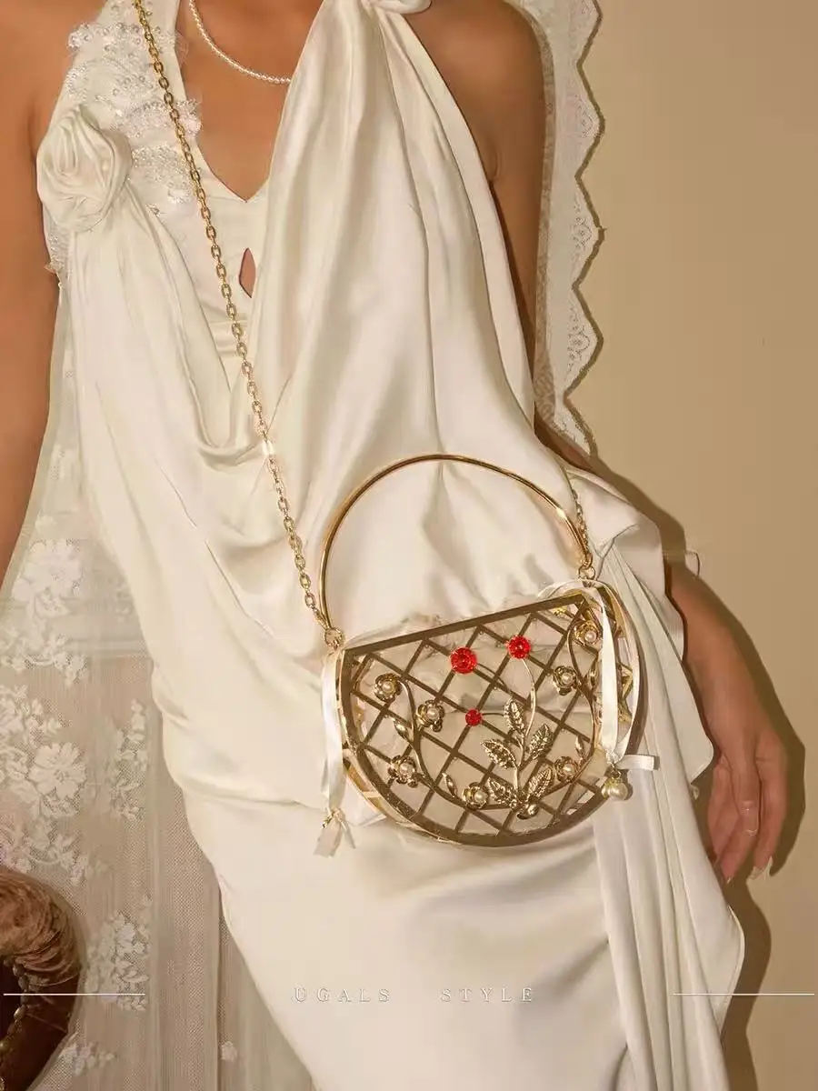 Luxury Metal Gold Half Moon Bag Women Handbag Glitter Fashion Hollow Out Clutch Purse Wedding Party Banquet Bag Shoulder Bag
