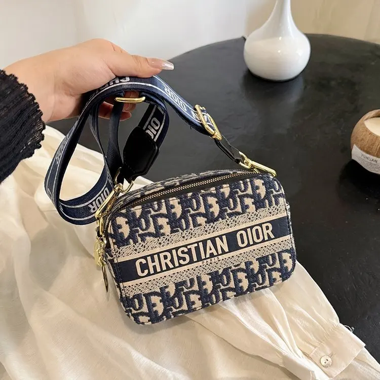 

Women's Embroidery Pattern, High Capacity, Includes Handle and Long Strap, 2026 New Release