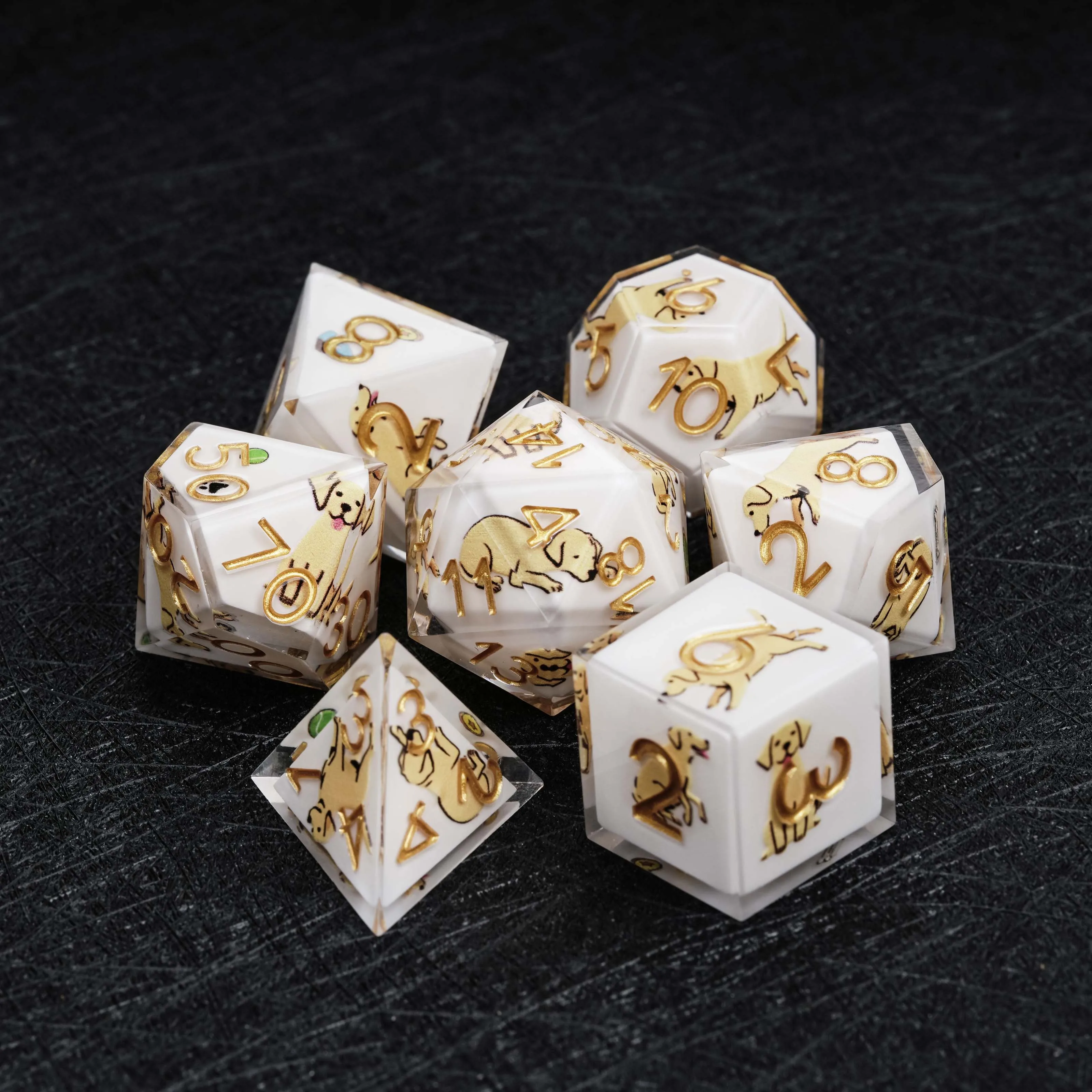 

1-7Pcs DND Cute Dog Labrador Solid Resin Dice Set Golden Word Multi-sided Polyhedral Dice for D&D COC Role RPG Table Game