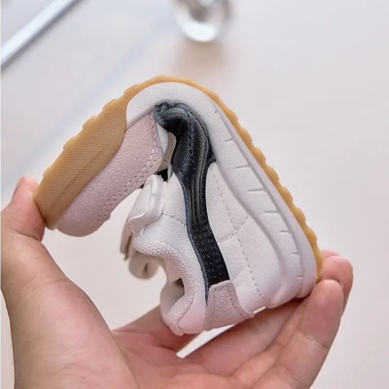 أحذية رياضية عصرية للأولاد بنعل ناعم لخريف 2025 منتج جديد للفتيات خفيفة الوزن ومضادة للانزلاق أحذية رسمية غير رسمية حذاء Forrest Gump