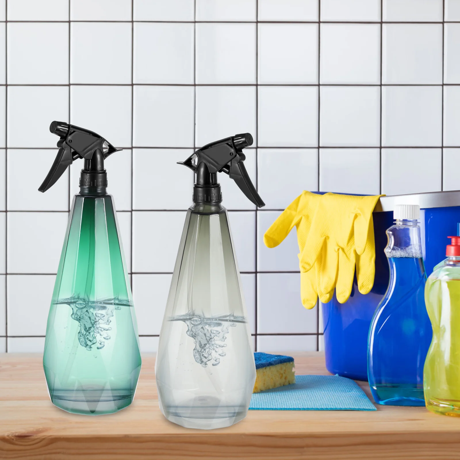 

2Pcs Plastic Spray Bottle Gardening Sprayer 1L Comfortable Grip Watering Can for Household Plant Care Mist Spray Pot