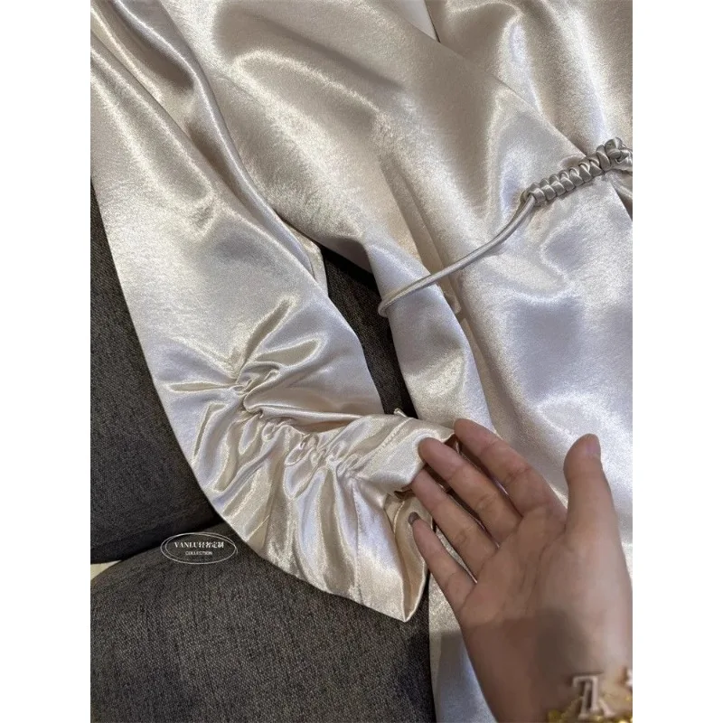 A New Summer Fashion and Stylish Top with Lace-up Cinched Waist V-neck Pleated Three-quarter Cufflinks Satin Acetate Suit Women