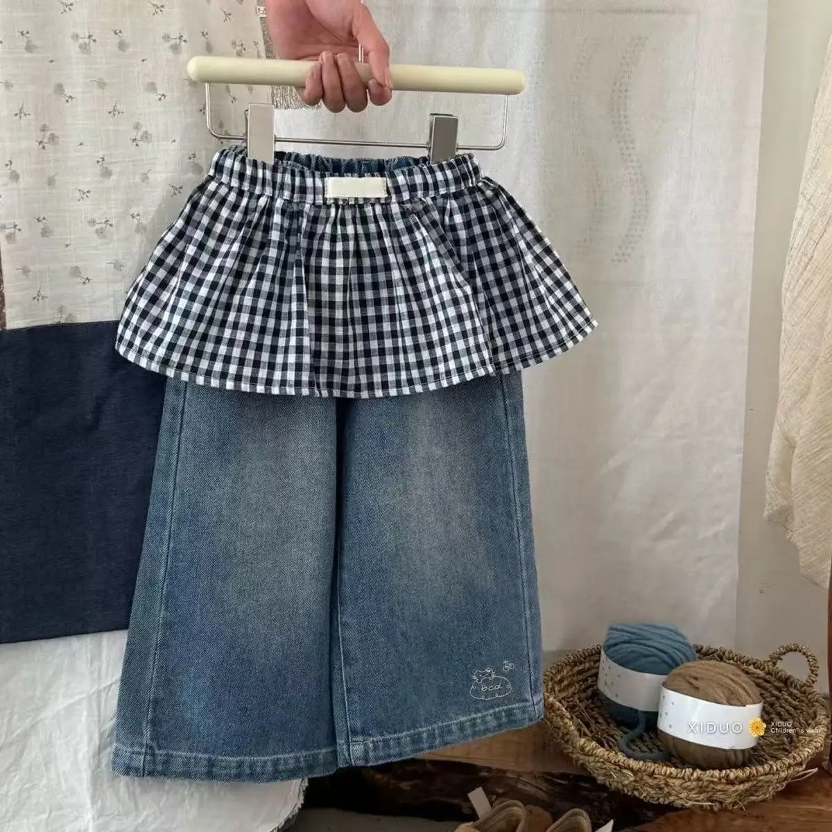 

Korean Version Spring and Autumn Girls' Jeans New Children's Retro Design Detachable Butt Curtain Wide Leg Pants