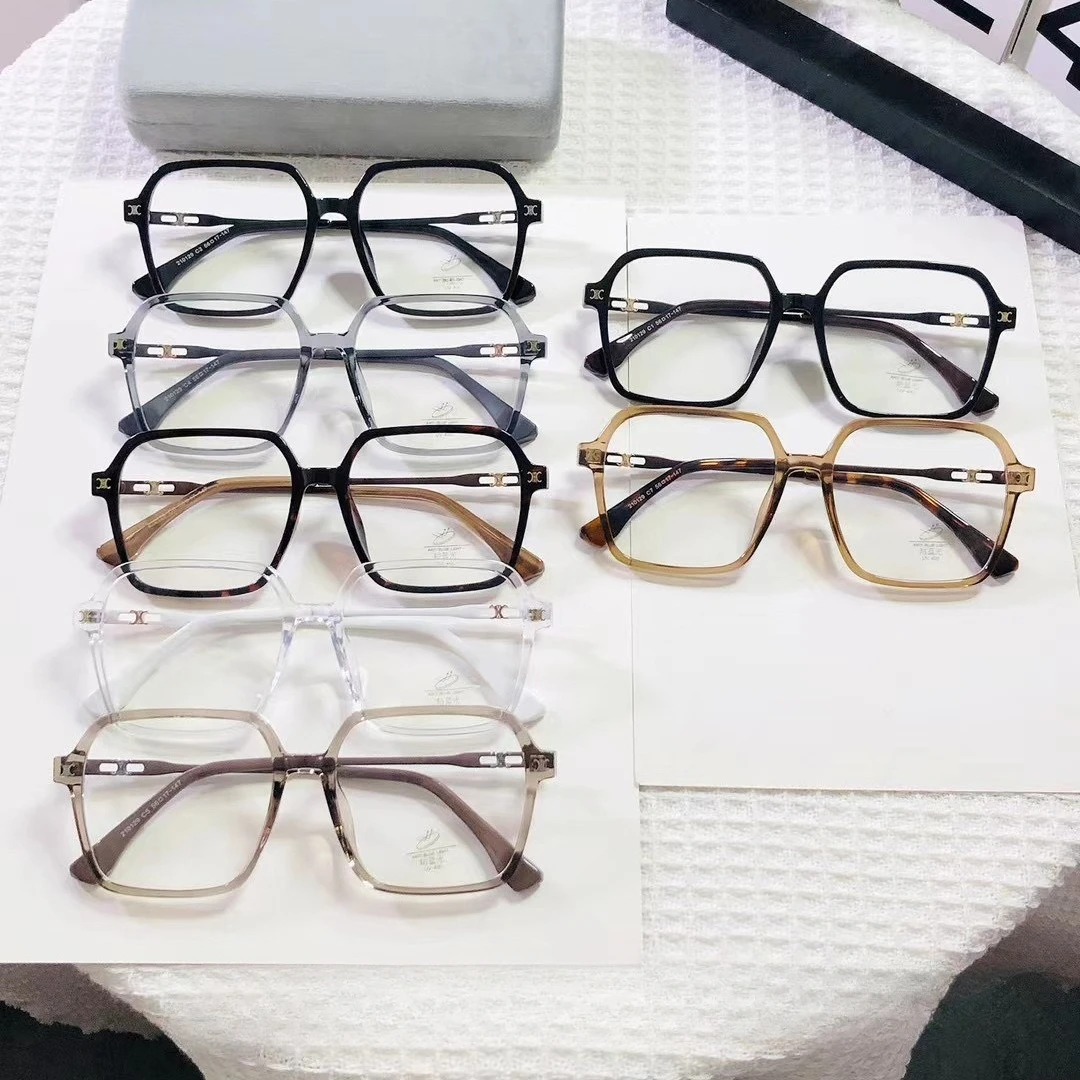 

​​2025 Women's Trend Large Frame Glasses, Thin Fashion Anti-Blue Light Retro Ultra-Light Flat Myopia-Compatible UV Protection​​