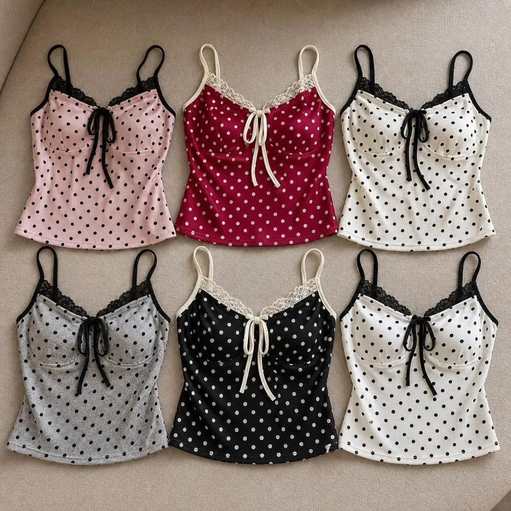 Stilvolles, schmal geschnittenes Polka-Dot-Cami-Top, dehnbares, ärmelloses Camisole mit Spitzenbesatz, atmungsaktives, gepolstertes Top mit Spaghettiträgern zum Überziehen. – Detail 6
