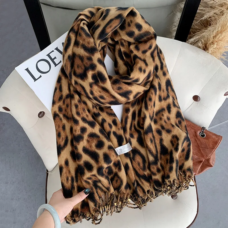 Retro Leopard Print Scarf for Women  Winter 2024 Popular New Style Scarf, Niche Design, Tassel Thickened and Warm