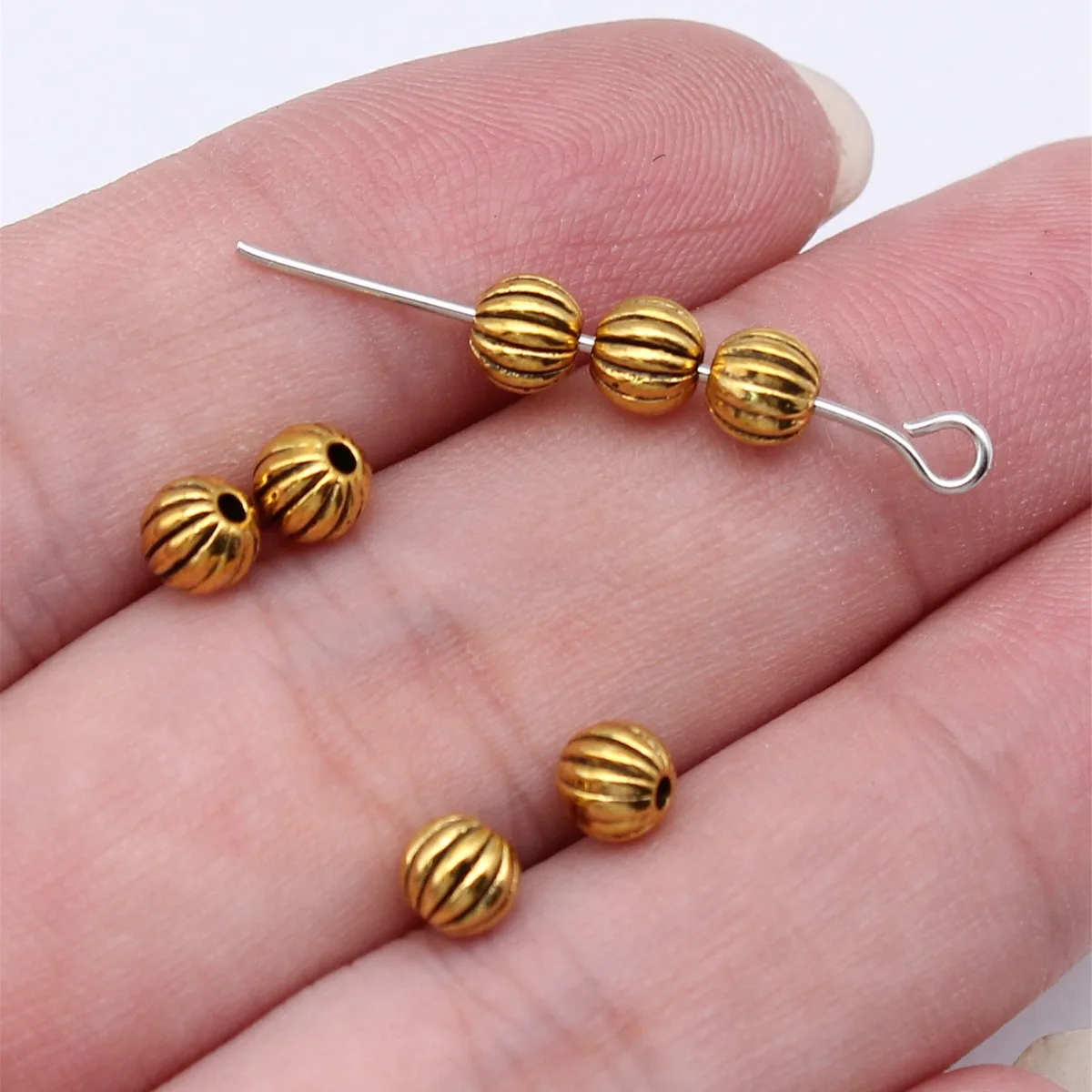 200pcs 4.9x4.9x4.5mm(0.19x0.19x0.18inch) 2 Colors Spherical Pumpkin Beads Small Hole Beads Spaced Beads Alloy Jewelry Findings