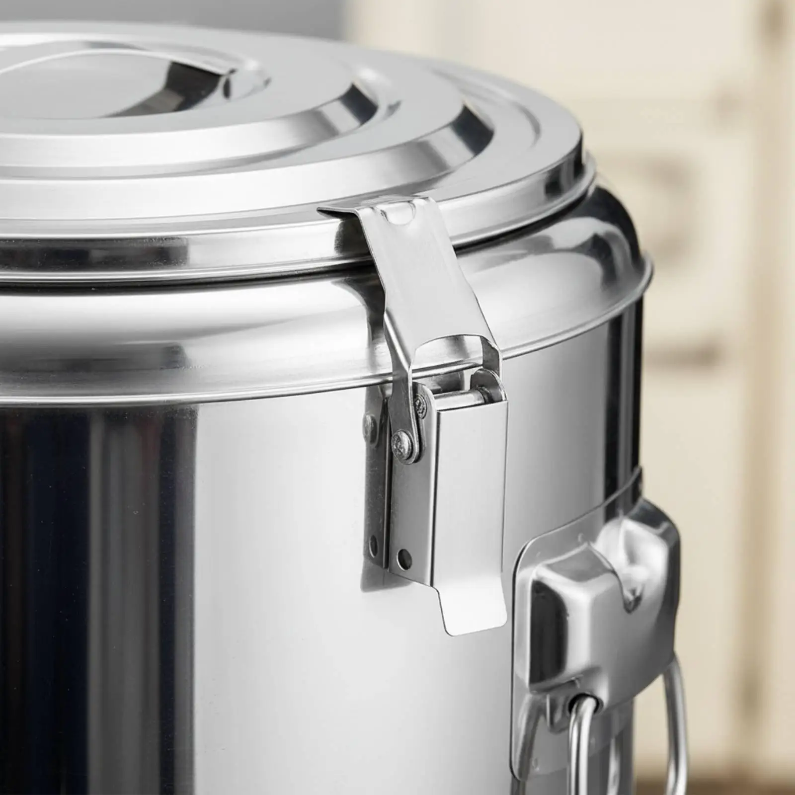 Professional Stainless Steel Insulated Bucket with Secure Locking Lid for Catering Banquet Beverage Serving