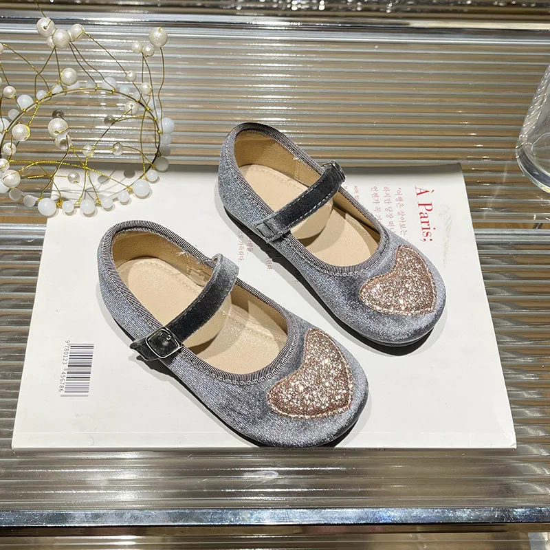 Scarpe da ragazza 2023 autunno Kids Fashion Brand Mary Jane Dress Dance Ballet Princess Sandals Toddler Flats Heart Glitter Soft Sole