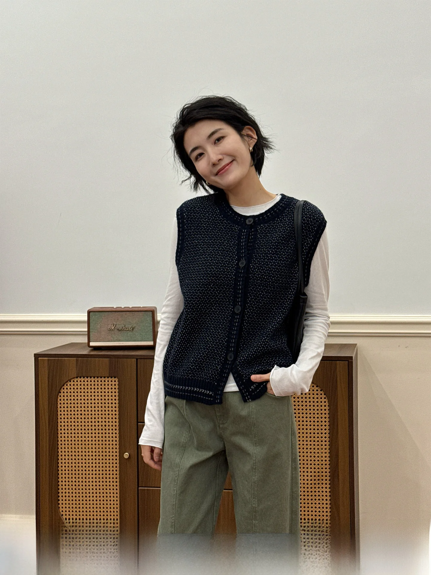 

Женский вязаный шерстяной жилет Langqing Tong: безрукавка с запахом, весенне-летняя верхняя одежда, круглый вырез, на пуговицах