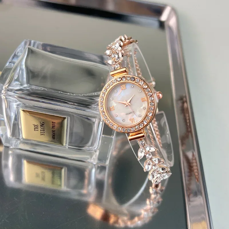 Women Fashion Bracelet Watch Golden Reloje Small Dial Quartz Leisure Popular Wristwatch Hour Female Ladies Elegant Relogio Clock