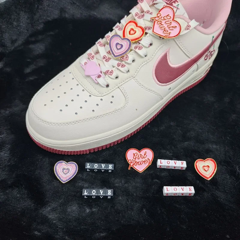 

1 pair Beautiful Love Heart Shoe Buckle Ornaments Lovers' Metal Pink Casual Shoes Personality Shoelace Buckle Decorative Shoela