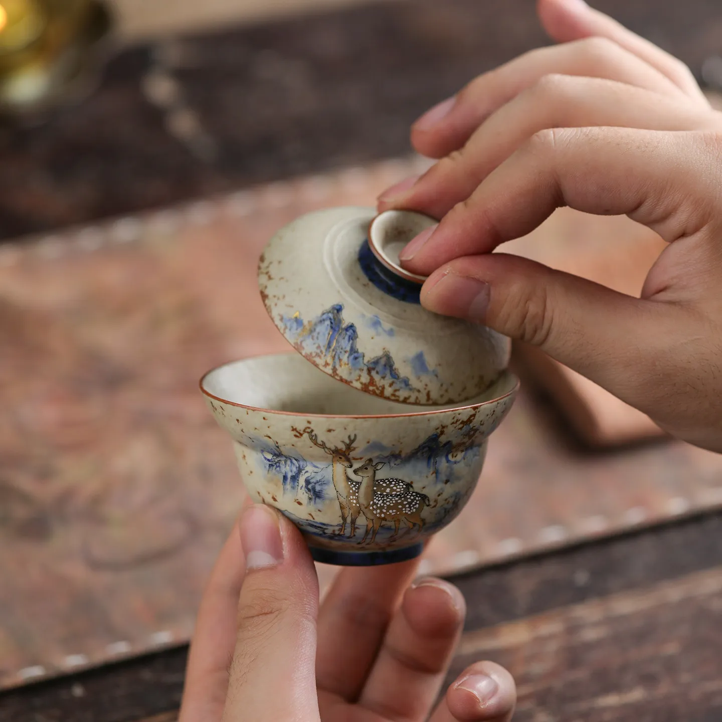 Flint Red Blue and White Deer Gourd Covered Tea Cup, Ceramic Brewer Presented in a Gift Box for Home Brewing and Tea Tasting