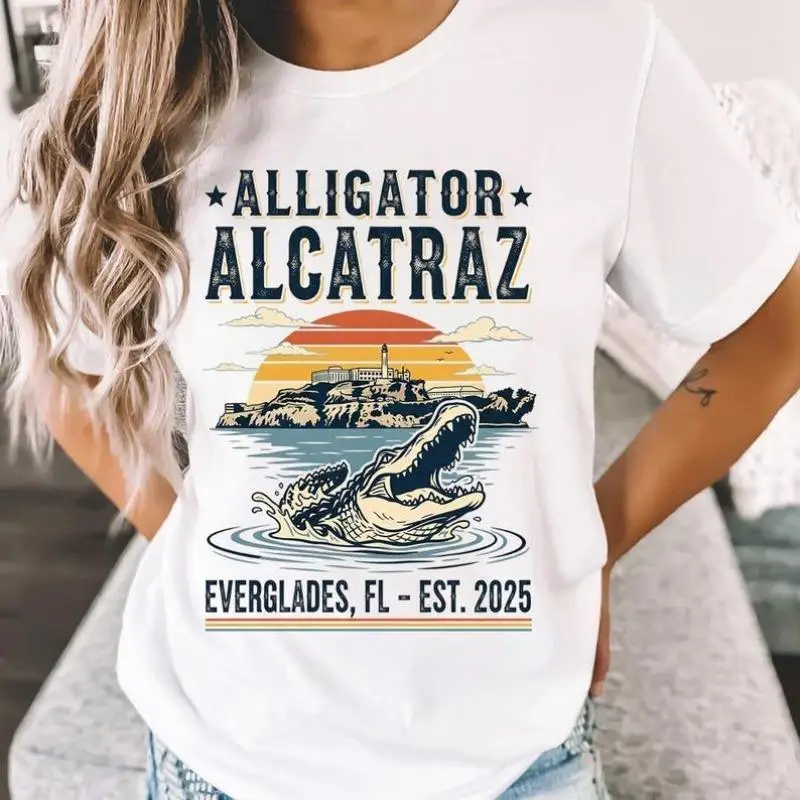 

Alligator Alcatraz T-Shirt Everglades FL Est 2025 Retro Sunset Print Tee Unisex Funny Travel Souvenir Casual Top