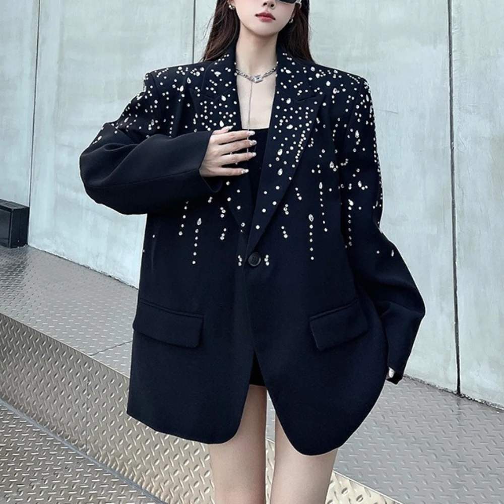 TWOTWINSTYLE سترة أنيقة مرصعة بالألماس باللون الأسود مع طية صدر السترة وأكمام طويلة فضفاضة للمكتب سترات نسائية موضة خريف جديدة