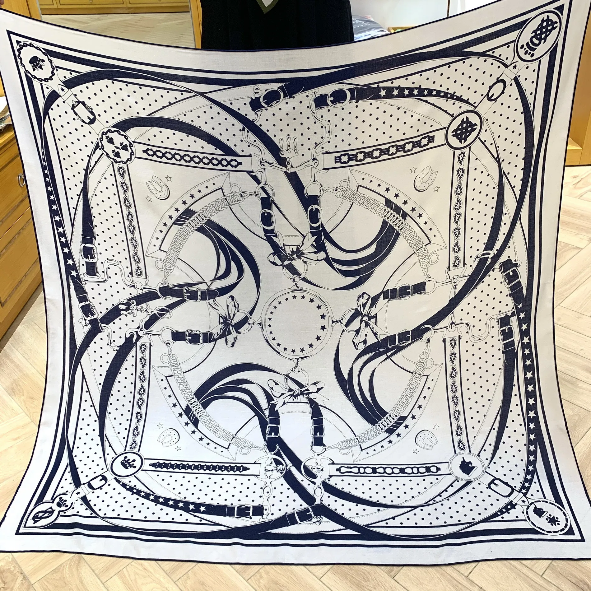 

Зимний белый шарф 135 см, большие теплые шали, роскошные дизайнерские квадратные палантины, женская шаль на шею, аксессуары для головы, Рождественский подарок