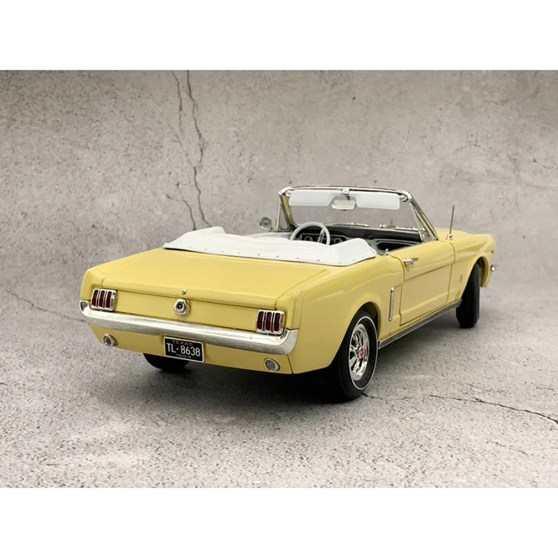 ダイキャスト 1/18スケール 1965年式 マスタング 4.6 コンバーチブル 合金製 シミュレーションカーモデル コレクション 装飾 ギフト 静態ディスプレイ