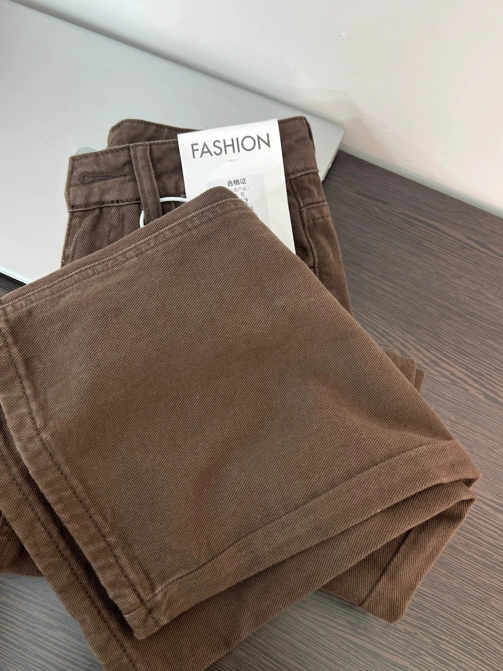 Calça Jeans Fena Plus Size Americana Retrô, Cintura Alta, Modelagem Reta e Larga, Estilo Casual para o Dia a Dia, Verão.
