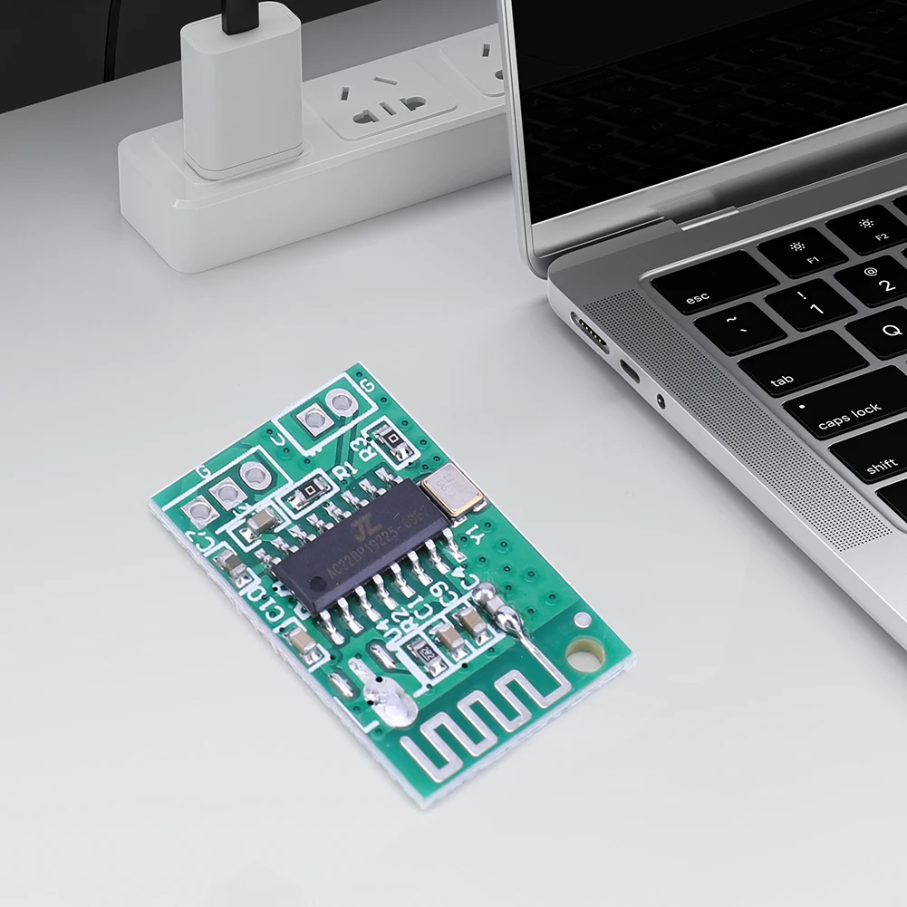 

A-6928 5.0 Bluetooth-Compatible Receiver Module 5V Bluetooth-Compatible 5.0 Audio Amplifier Board