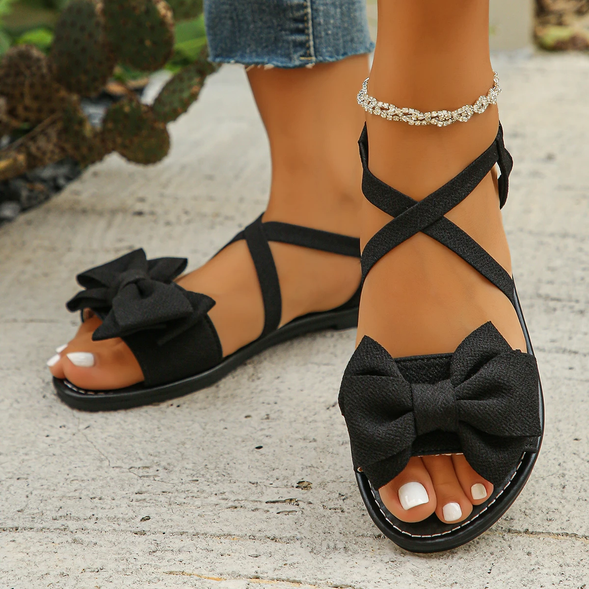 Women's Solid Color Anti-slip Trend Outdoor Casual Flat Sandals 2026 Summer New Bow Decorative Light Beach Sandals Zapatos Mujer