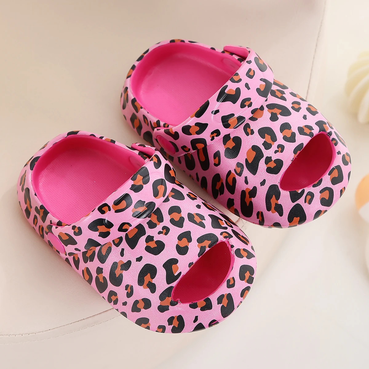 Girls Trendy Cute Comfortable Foam Clogs, Non-slip Lightweight Sandals With Straps For Indoor Outdoor, Cute Leopard Fruit Print