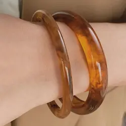 2-piece set of retro resin bracelets for women's temperament, high-end fashion gifts, versatile for daily use