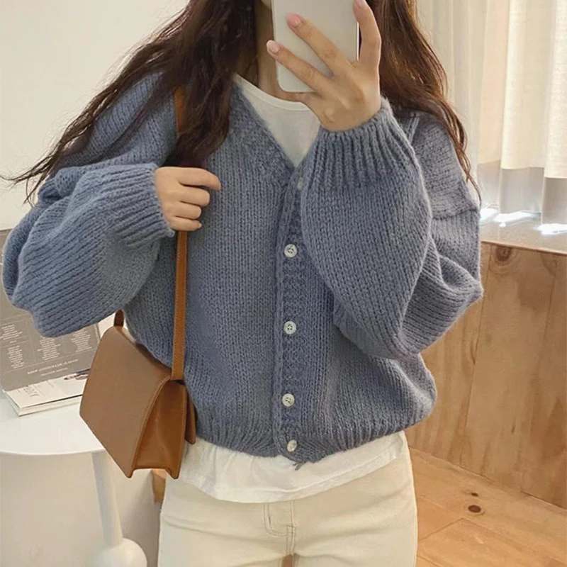 2025 Cárdigan básico de punto liso para mujer, suéter informal cálido de manga larga con cuello en V, abrigo, Tops sencillos y versátiles con una botonadura