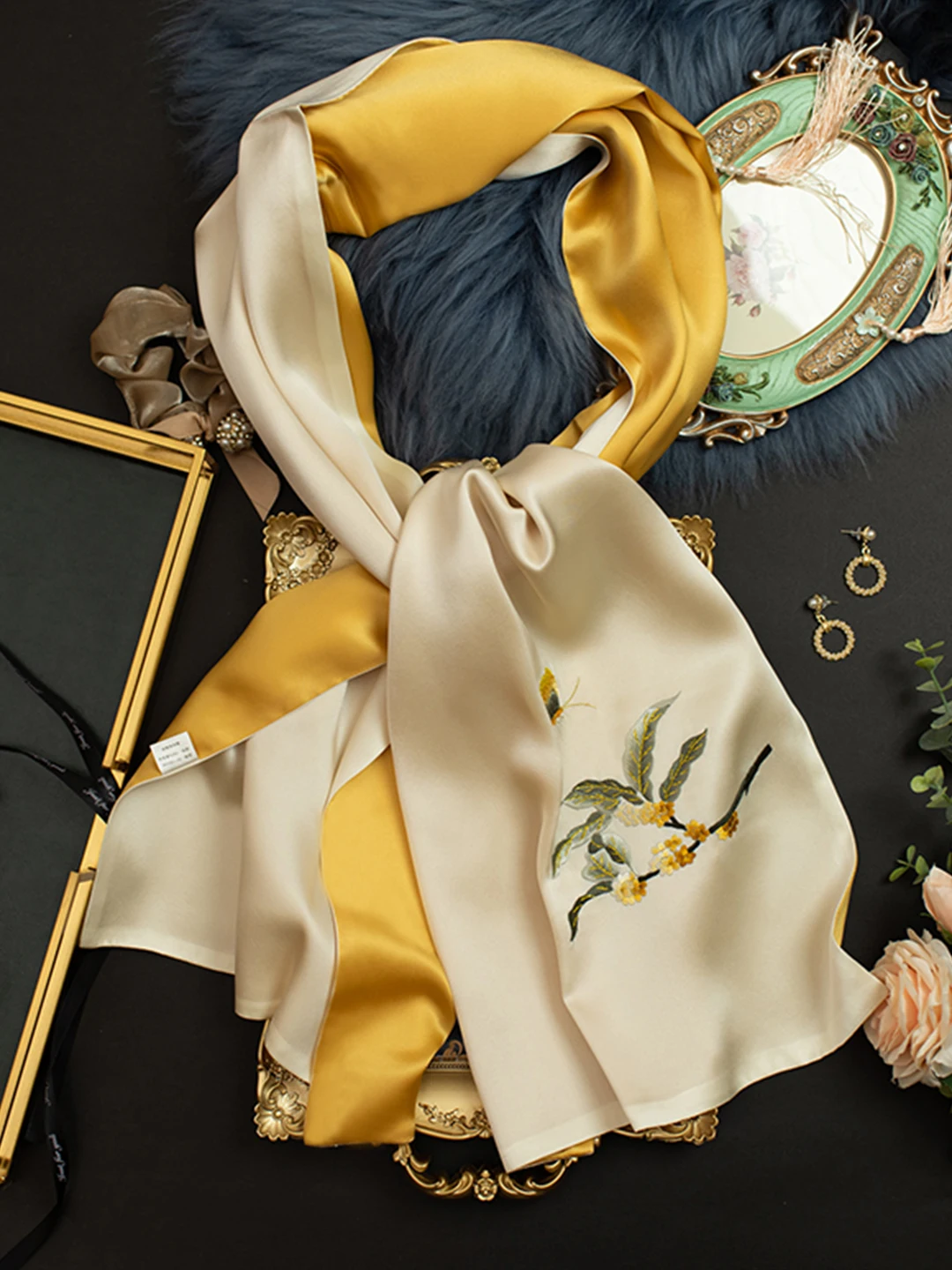 

Suzhou Su Embroidery Silk Scarf Silk Mother's Day Mom Gift Silk Wind True Silk Embroidery Scarf Rectangular Shape